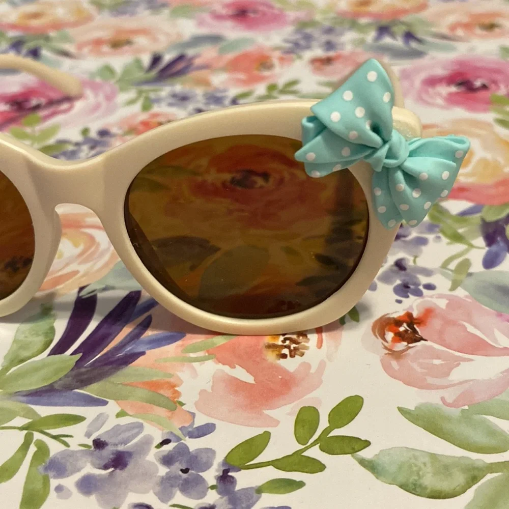 Little girls ivory sunglasses w charms